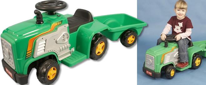 Elektrický traktor s vlekem