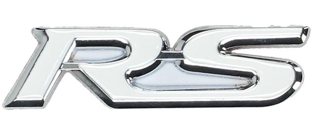 Kovová samolepka RS – bílá (9 × &hellip;