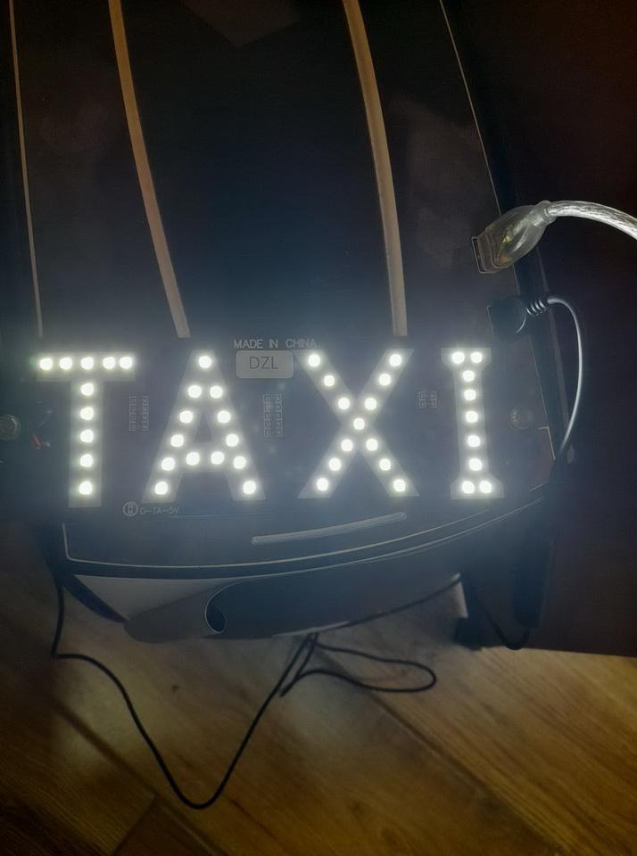 LED světelná značka taxi 19x17cm USB s vypínačem Bílá